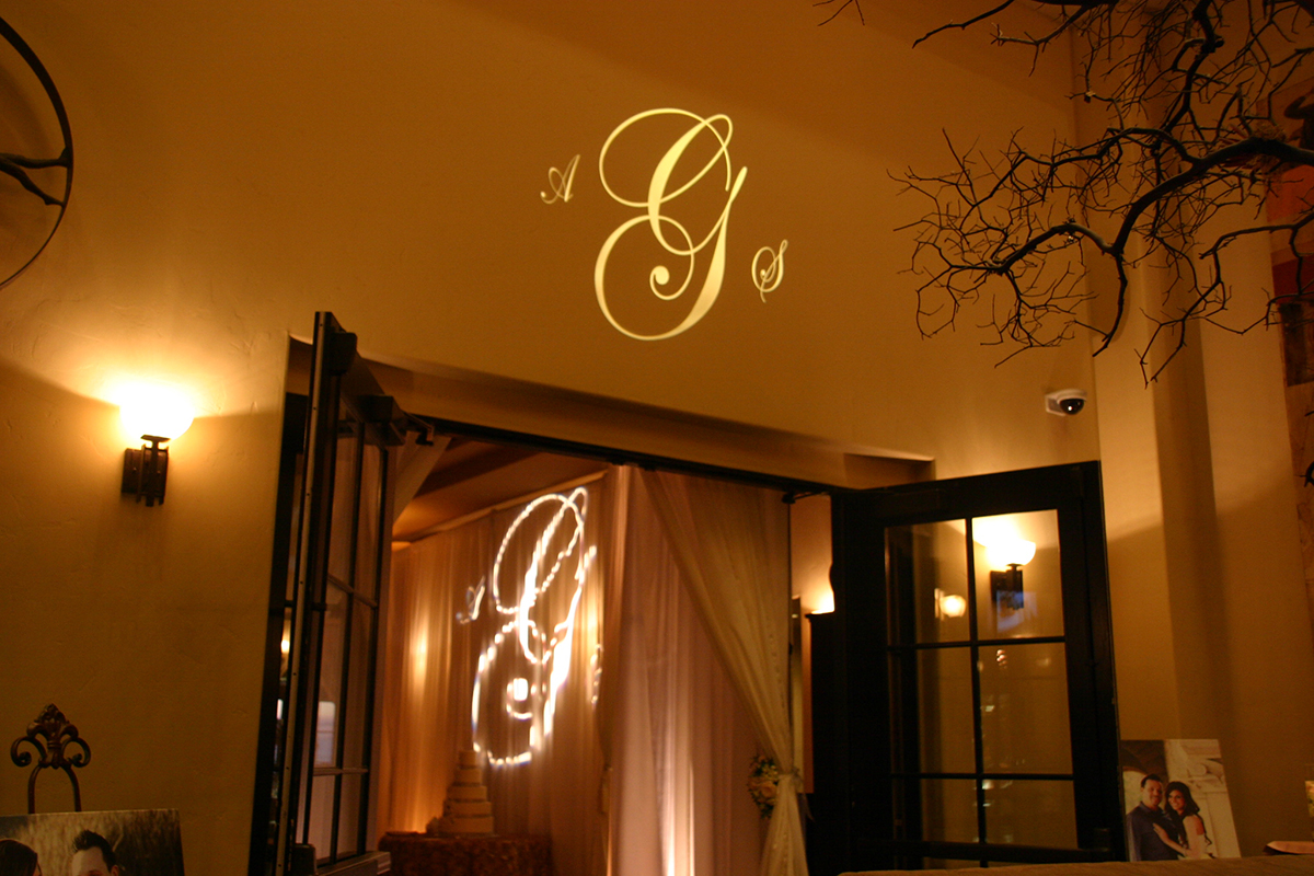 Cómo elegir la mejor luz de proyector GOBO personalizada para boda